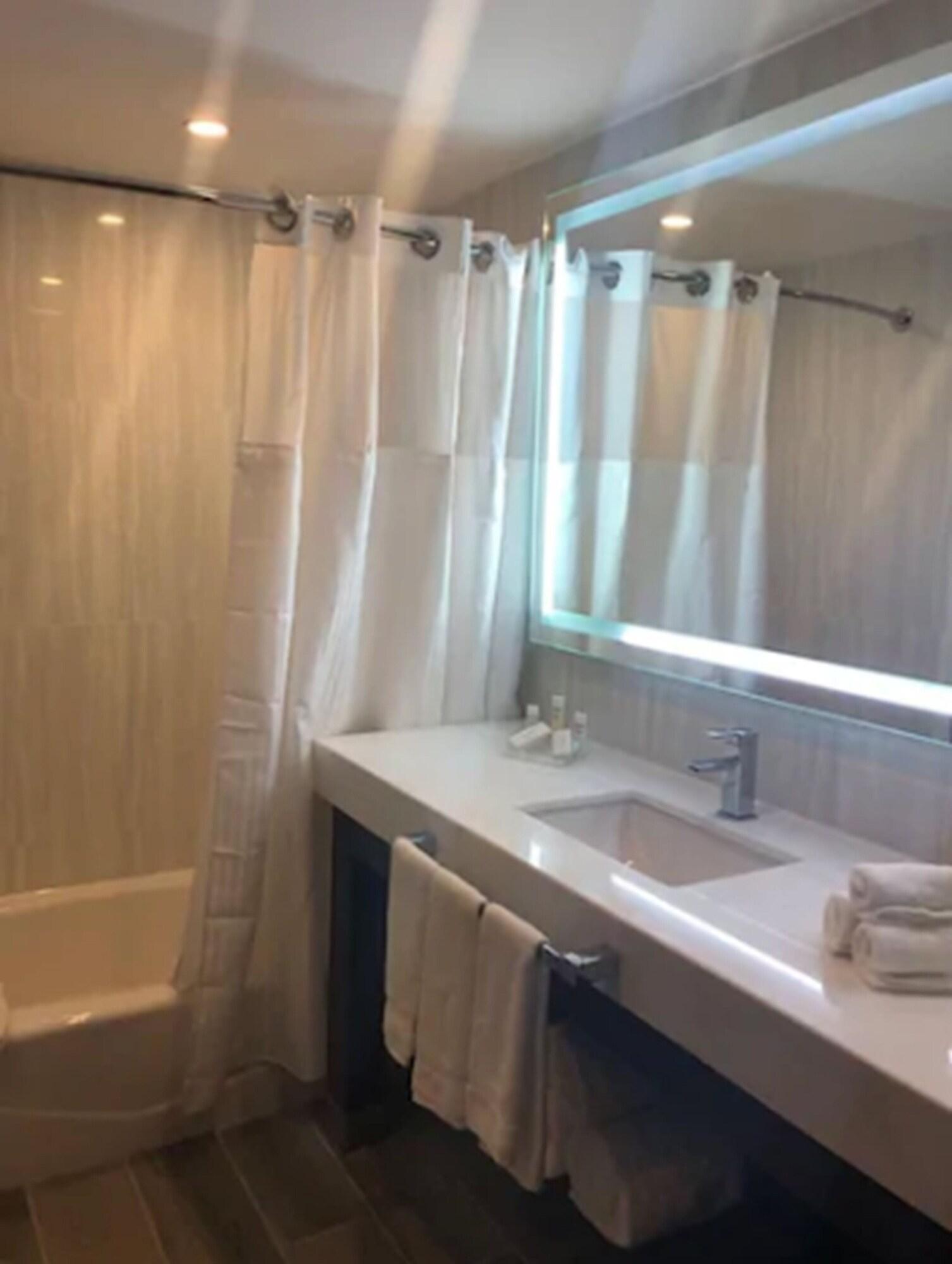 Hilton Garden Inn Саламанка Екстериор снимка