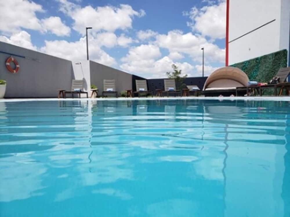 Hilton Garden Inn Саламанка Екстериор снимка
